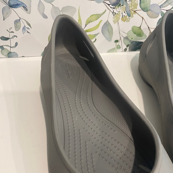 CROCS Kelli Flats Women’s Sz 11, Smoke Grey, Slip On Ballet Flats with Cut Outs - Picture 3 of 8